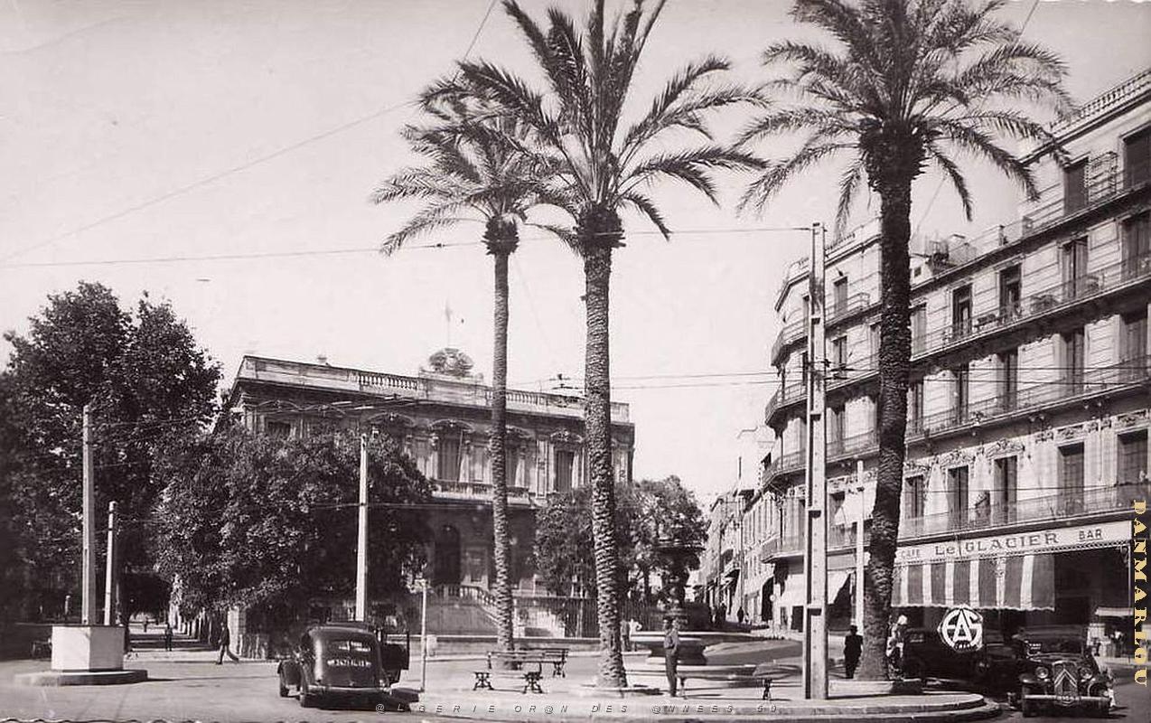 MH b- 072- Place Kleber et prefecture.jpg